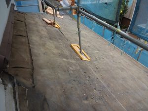 瓦と桟木の撤去後