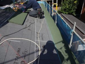 新規屋根材本張り