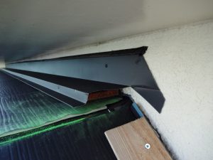 雨押え板金取付け