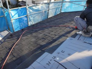 新規屋根材本張り