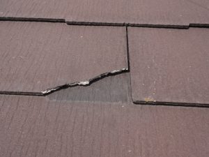 剥がれた屋根材