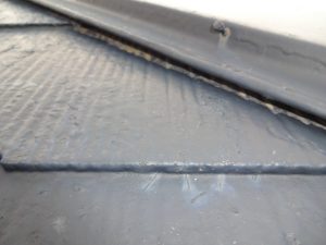 屋根の塗膜の剥がれ