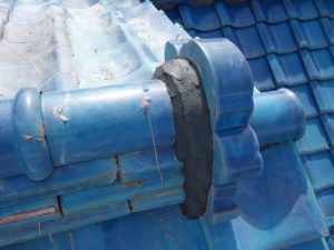 鬼瓦の漆喰塗り