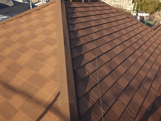 自然石粒付鋼板屋根