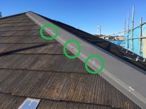 棟板金の釘浮き