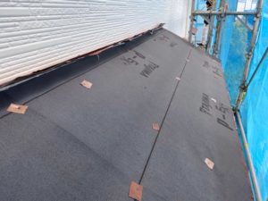 防水シート張り