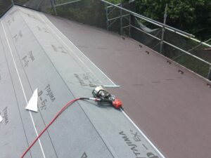 新規屋根材張り