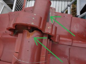 瓦の割れ、ズレ