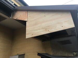 南面破風板取付け