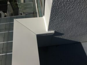 笠木コーキング仕上げ