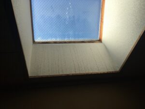 天窓雨漏り