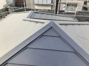横浜市西区の屋根カバー工事の施工後