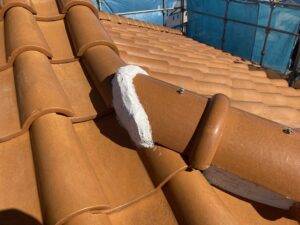 棟瓦端部漆喰補修後