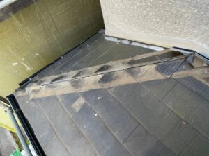 下屋根棟板金解体