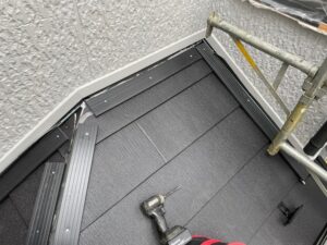 下屋根タフモック取付け