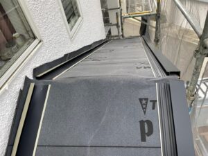 下屋根防水シート張り