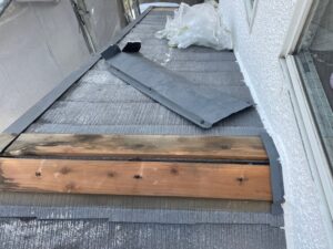 下屋根棟板金解体