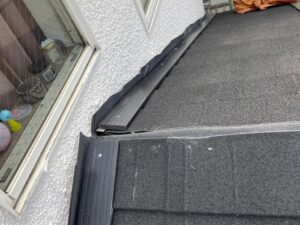 下屋根雨押え取付け