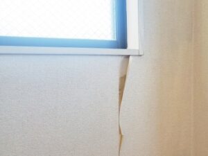 クロスの剥がれ