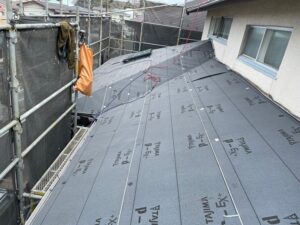 下屋根防水シート張り
