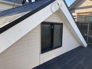 破風板のひび割れ