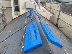 防水シート張り