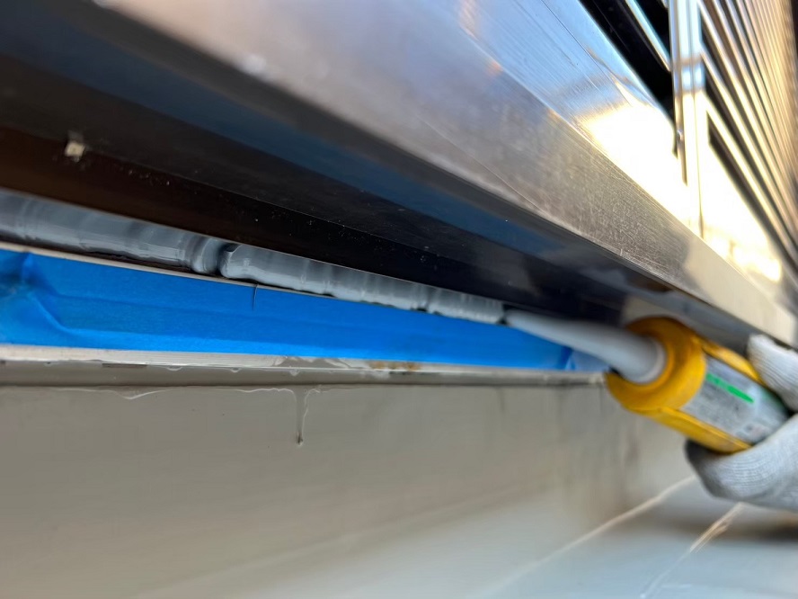 雨戸下部のシーリング防水