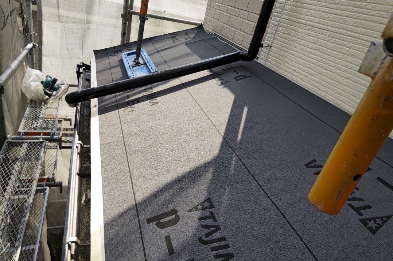 下屋根防水シート張り