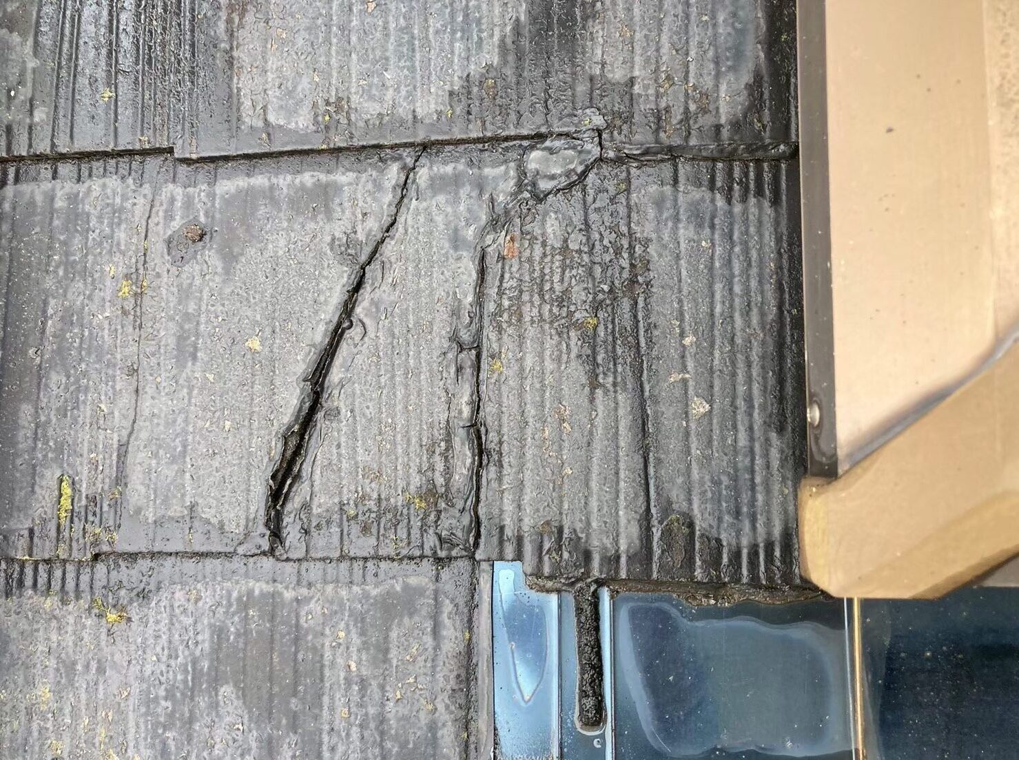 屋根材のひび割れ