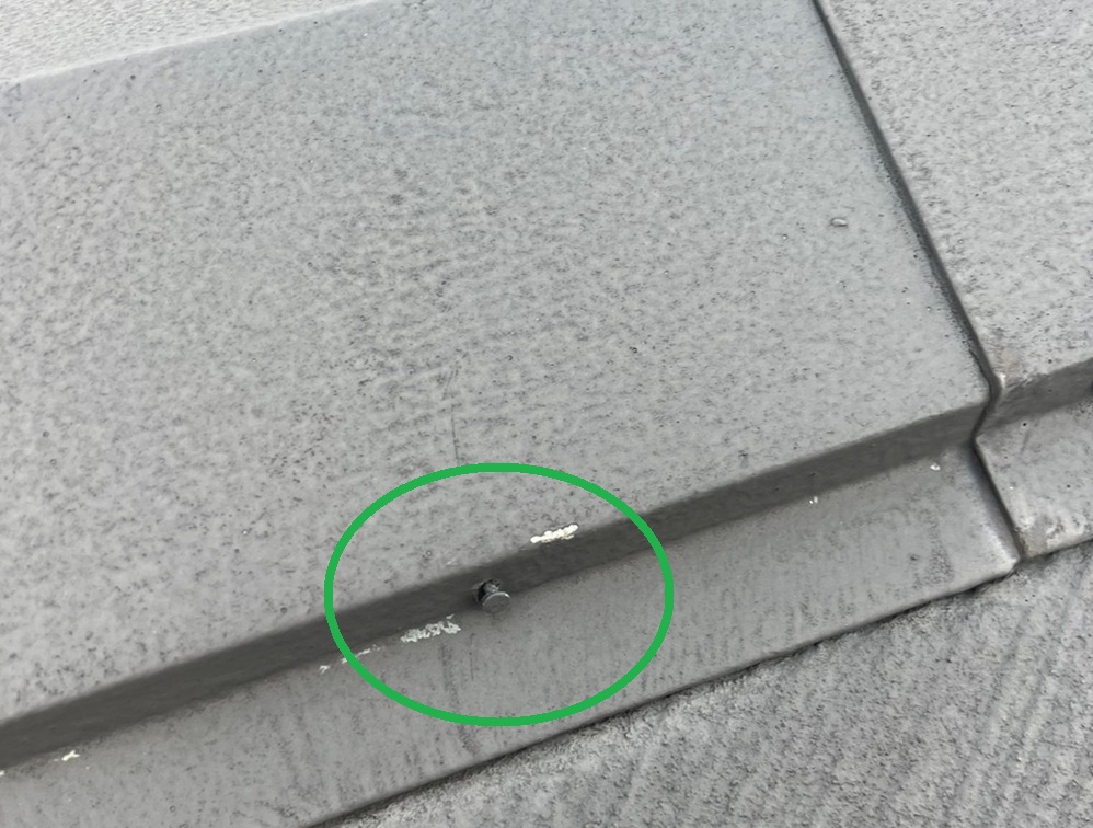 棟板金の釘浮き