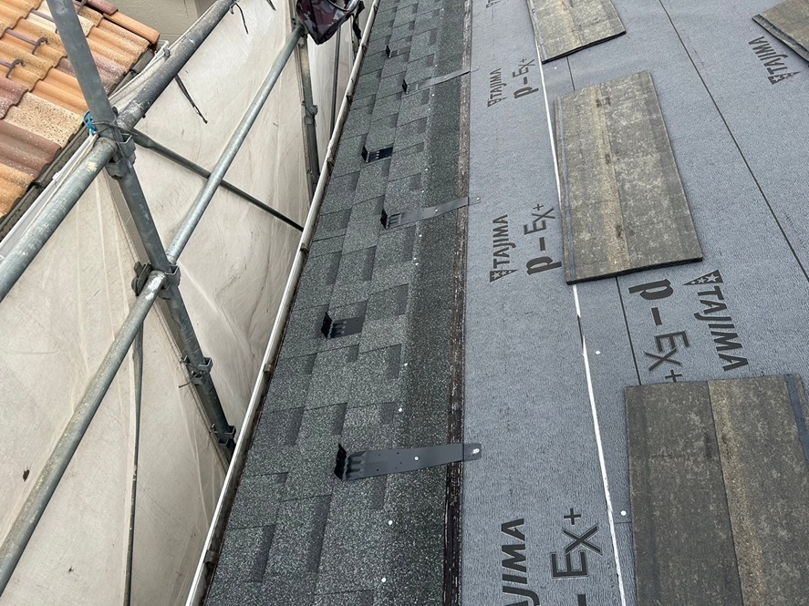 新規屋根材張り