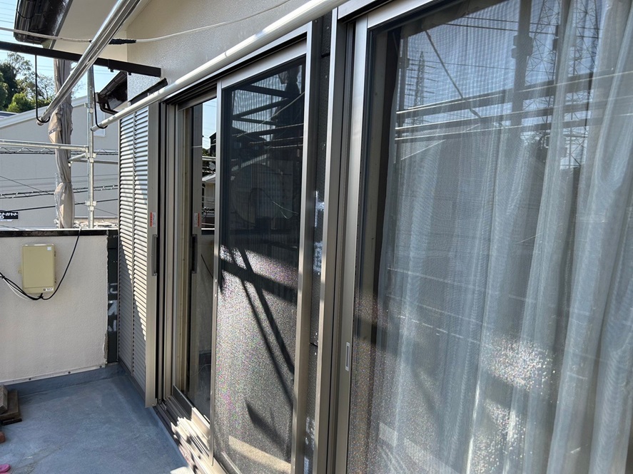 サッシ・雨戸取付け完了