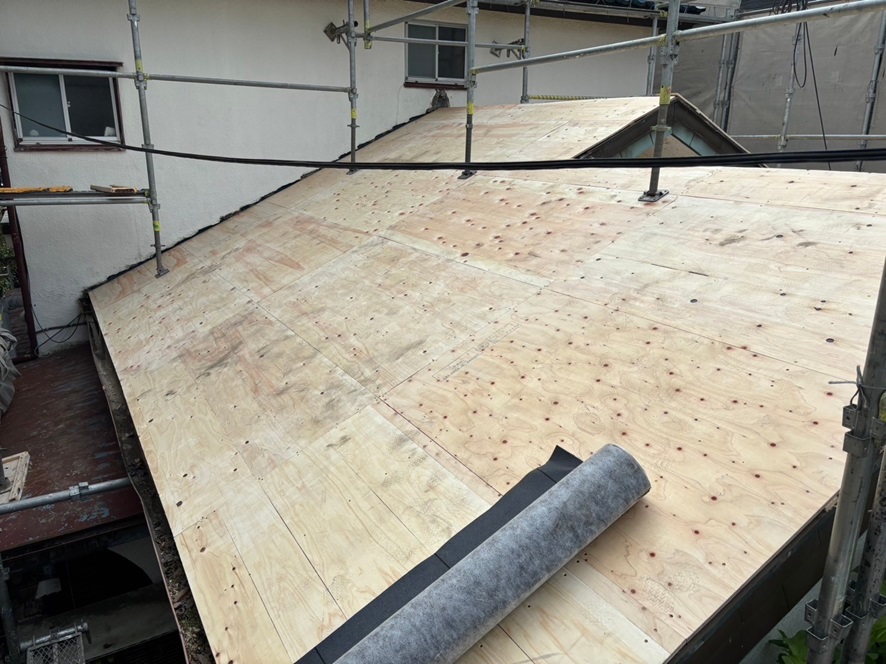 下屋根構造用合板張り