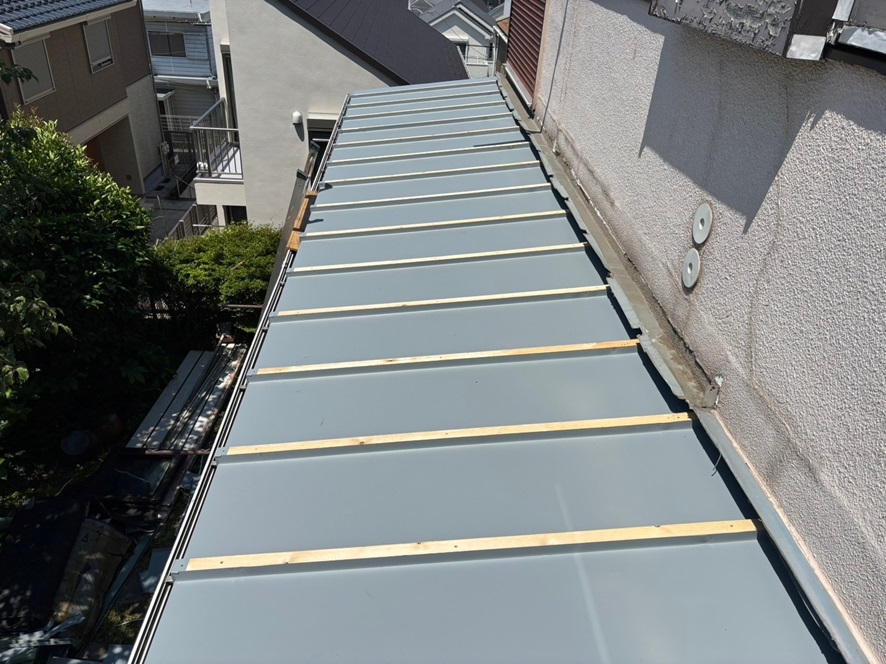 金属屋根張り