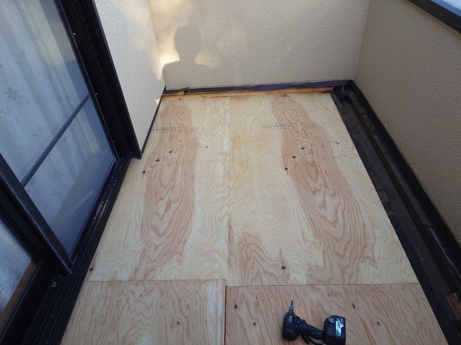 ベニヤ張り1枚目